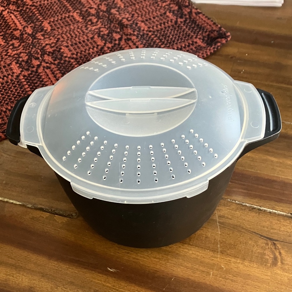 Black Microwave Steamer Pot with Lid